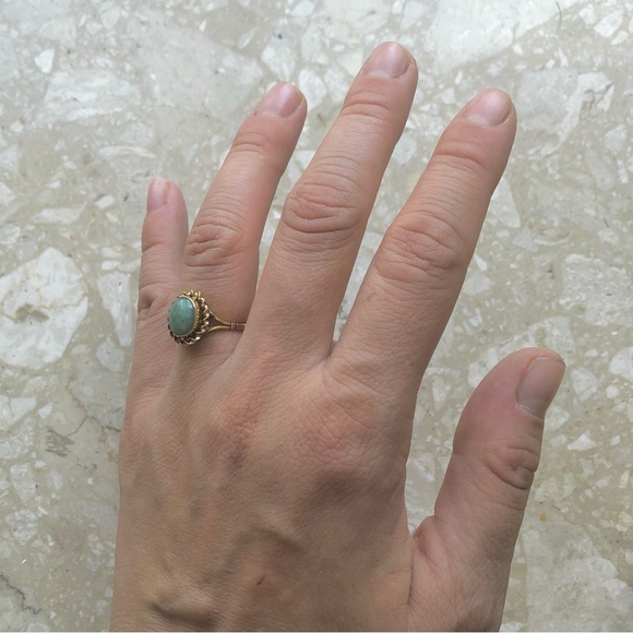 Jade Oval Yellow Gold Victorian Vintage Ring - Picture 4 of 11